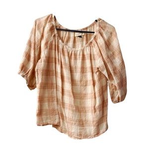 Universal Threads, Sized Medium, Tan & White colored shirt